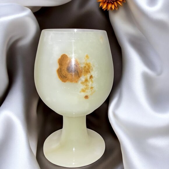 Elegant Green Onyx Carved Stone Goblet – Polished Floral Design, Unique Red Mark - Picture 2 of 10